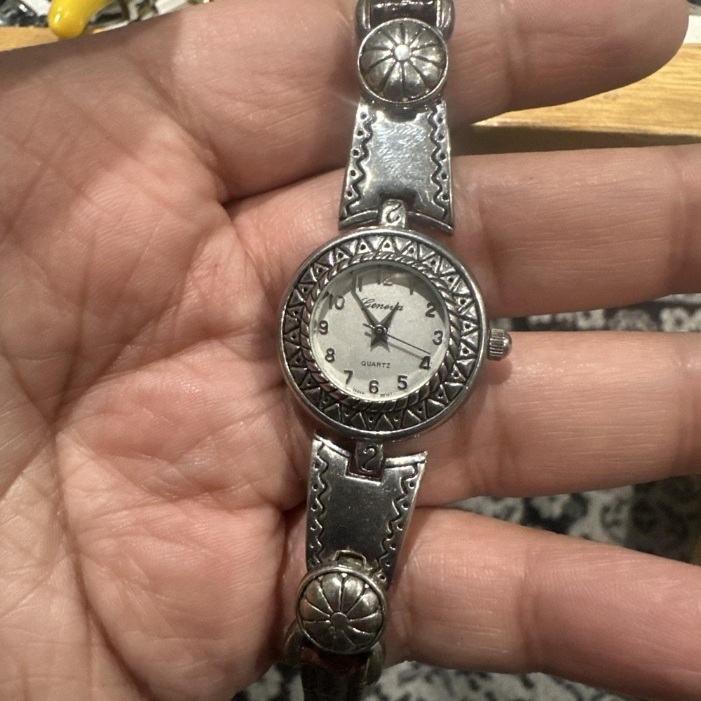 Working Vintage Geneva Steel Silver Tone Dainty Ladies‎ Watch Brown Leather 24mm